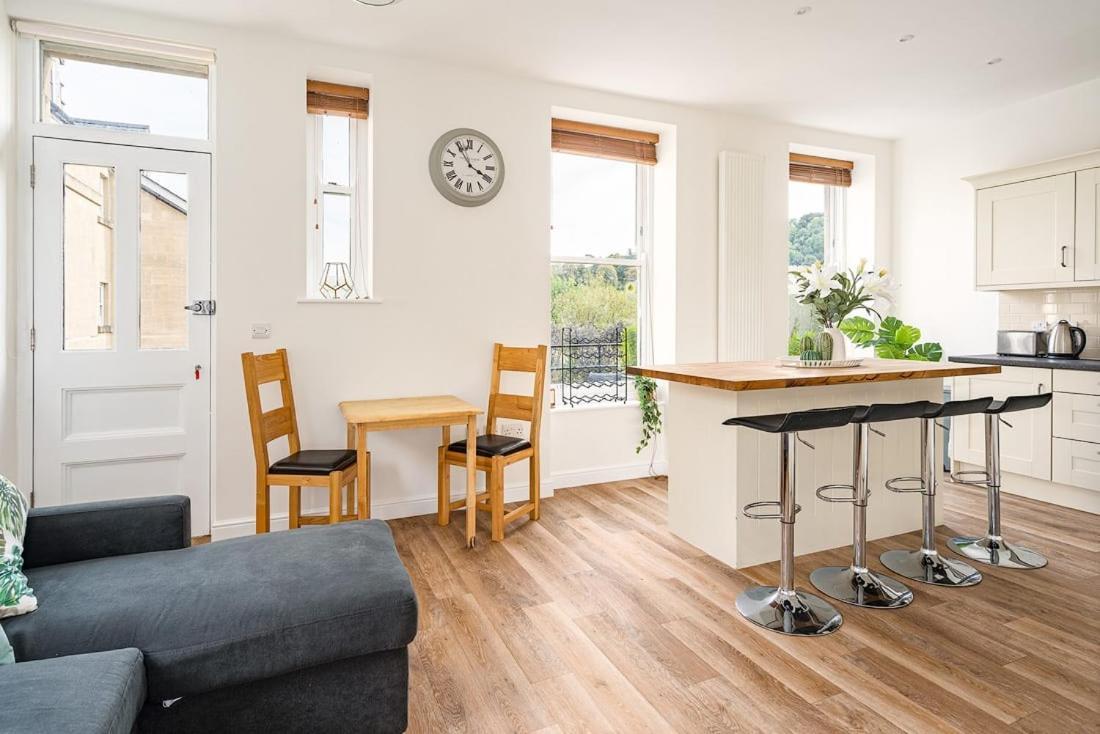 באת' Spacious 2 Bedroom House With Stunning Views מראה חיצוני תמונה